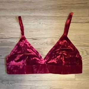 NWOT brand: Real, material: velvet, clasp closure in back, bralette